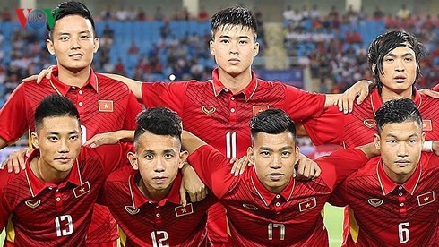 Bác sĩ tiết lộ mẹo cổ vũ trận U23 Việt Nam - Uzbekistan không đau họng - Ảnh 1.