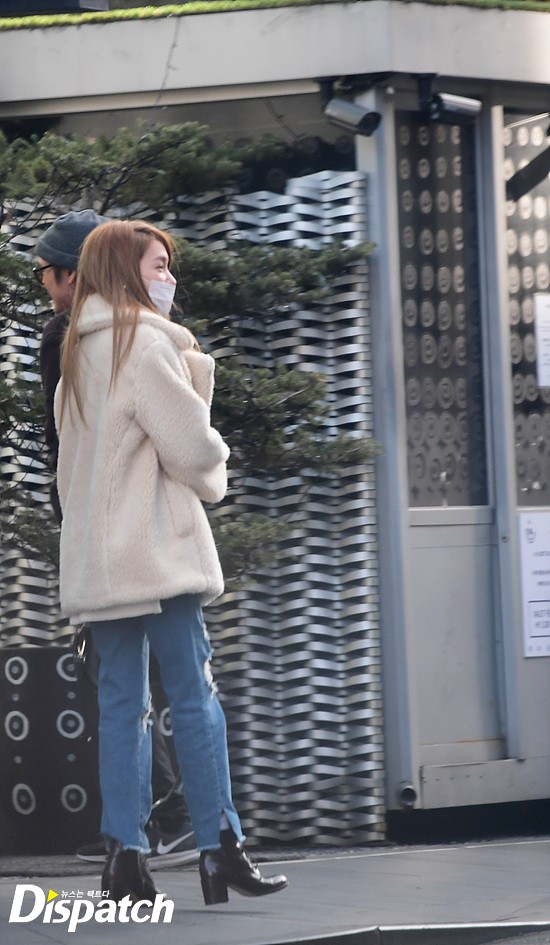 Lần đầu về Hàn sau 3 tháng rời SM, Tiffany tươi tắn xuất hiện bên cạnh người đàn ông lạ mặt - Ảnh 4.