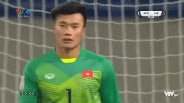 14 khoảnh khắc nam thần tr&ecirc;n s&acirc;n cỏ của B&ugrave;i Tiến Dũng khiến hội chị em muốn y&ecirc;u lu&ocirc;n - Ảnh 3.