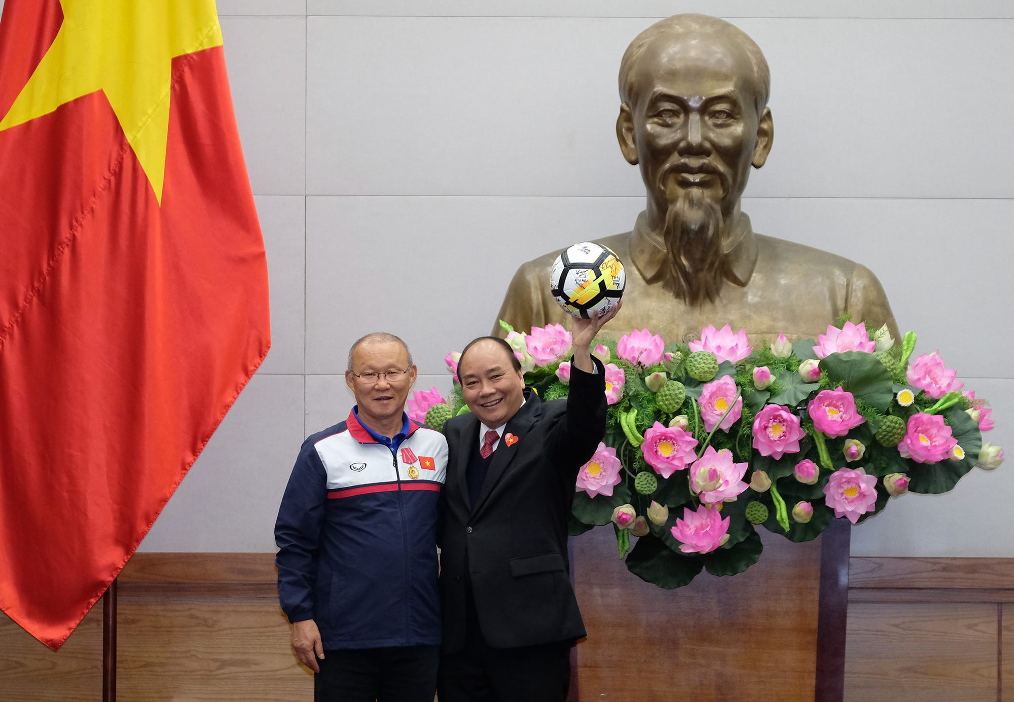 Một ngày dài nhưng nhiều cảm xúc của ông chú Park Hang Seo tại Hà Nội: Những khoảnh khắc không thể quên - Ảnh 12.