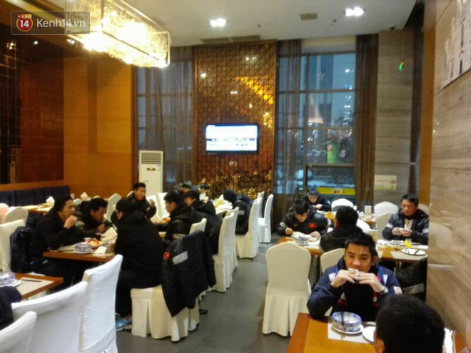 Những hình ảnh cuối cùng của U23 Việt Nam tại khách sạn ở Trung Quốc, trước khi về Việt Nam - Ảnh 2.