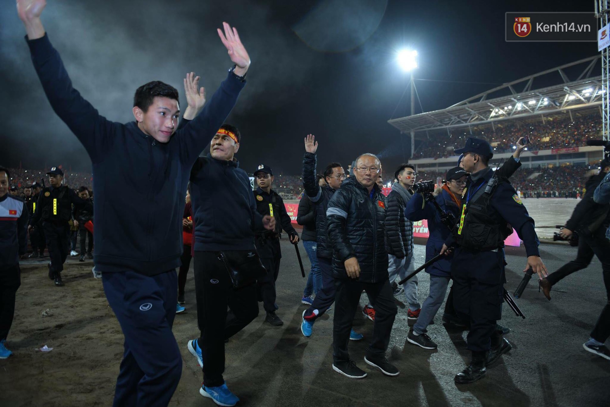 Những khoảnh khắc không góc chết của dàn cầu thủ cực phẩm U23 trong Gala vinh danh - Ảnh 3. Những khoảnh khắc không góc chết của dàn cầu thủ cực phẩm U23 trong Gala vinh danh - Ảnh 3.