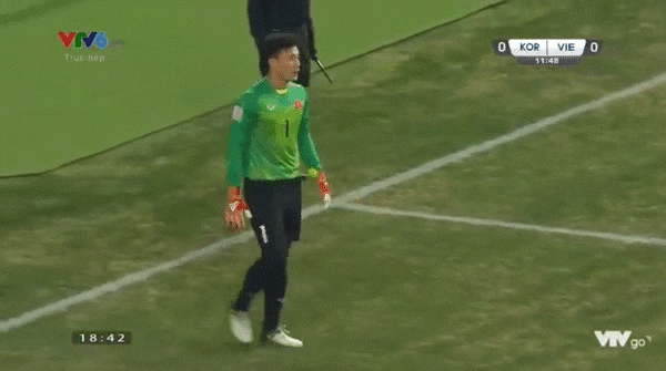 14 khoảnh khắc nam thần tr&ecirc;n s&acirc;n cỏ của B&ugrave;i Tiến Dũng khiến hội chị em muốn y&ecirc;u lu&ocirc;n - Ảnh 25.