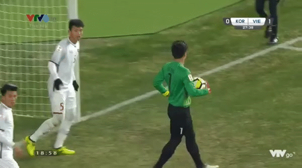 14 khoảnh khắc nam thần tr&ecirc;n s&acirc;n cỏ của B&ugrave;i Tiến Dũng khiến hội chị em muốn y&ecirc;u lu&ocirc;n - Ảnh 27.