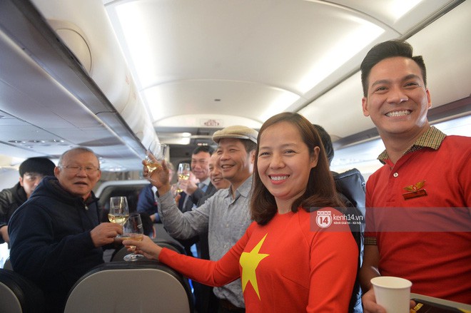 Một ngày dài nhưng nhiều cảm xúc của ông chú Park Hang Seo tại Hà Nội: Những khoảnh khắc không thể quên - Ảnh 2.