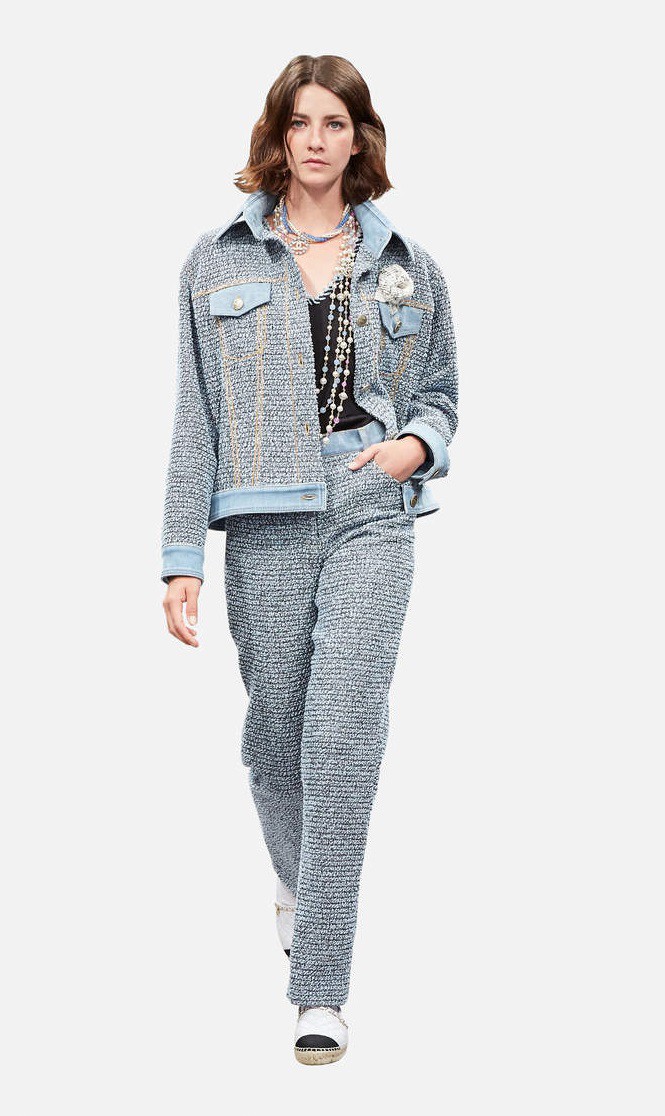 Ăn vận “cool ngầu” đến Grammy, nhưng ai ngờ Dịch Dương Thiên Tỉ (TFBoys) lại diện đồ nữ lên thảm đỏ - Ảnh 3. Ăn vận “cool ngầu” đến Grammy, nhưng ai ngờ Dịch Dương Thiên Tỉ (TFBoys) lại diện đồ nữ lên thảm đỏ - Ảnh 3.