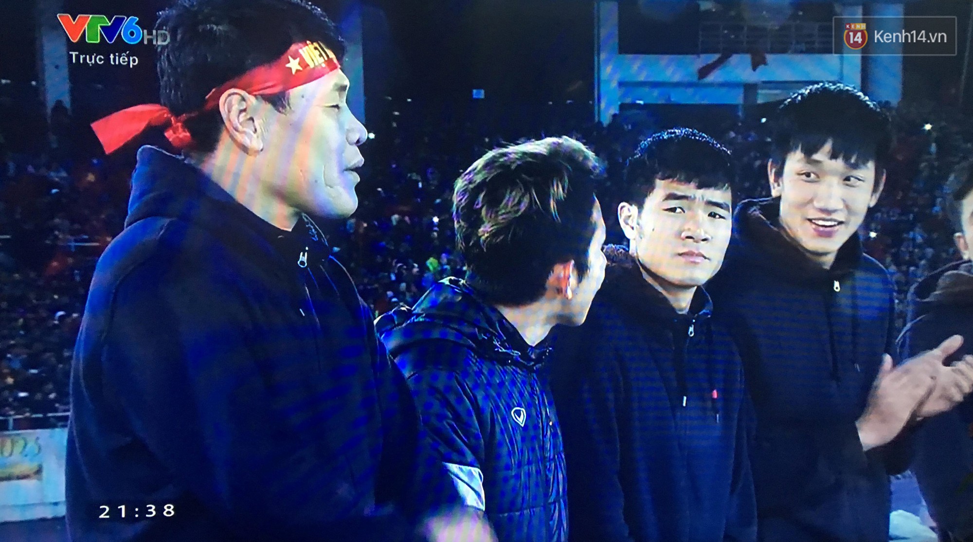 Những khoảnh khắc không góc chết của dàn cầu thủ cực phẩm U23 trong Gala vinh danh - Ảnh 23. Những khoảnh khắc không góc chết của dàn cầu thủ cực phẩm U23 trong Gala vinh danh - Ảnh 23.