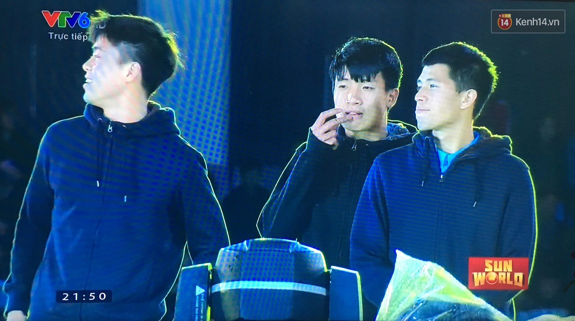 Những khoảnh khắc không góc chết của dàn cầu thủ cực phẩm U23 trong Gala vinh danh - Ảnh 27. Những khoảnh khắc không góc chết của dàn cầu thủ cực phẩm U23 trong Gala vinh danh - Ảnh 27.