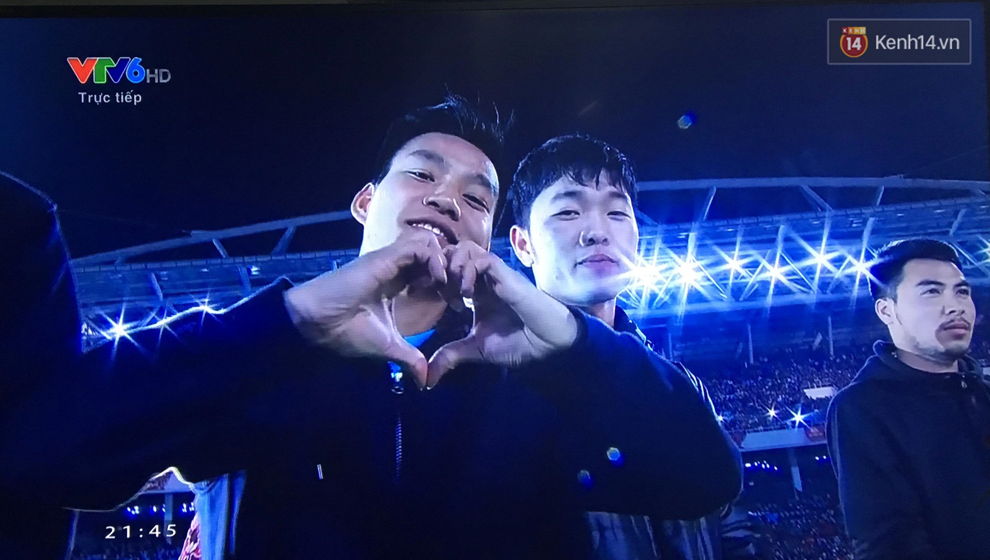 Những khoảnh khắc không góc chết của dàn cầu thủ cực phẩm U23 trong Gala vinh danh - Ảnh 17. Những khoảnh khắc không góc chết của dàn cầu thủ cực phẩm U23 trong Gala vinh danh - Ảnh 17.