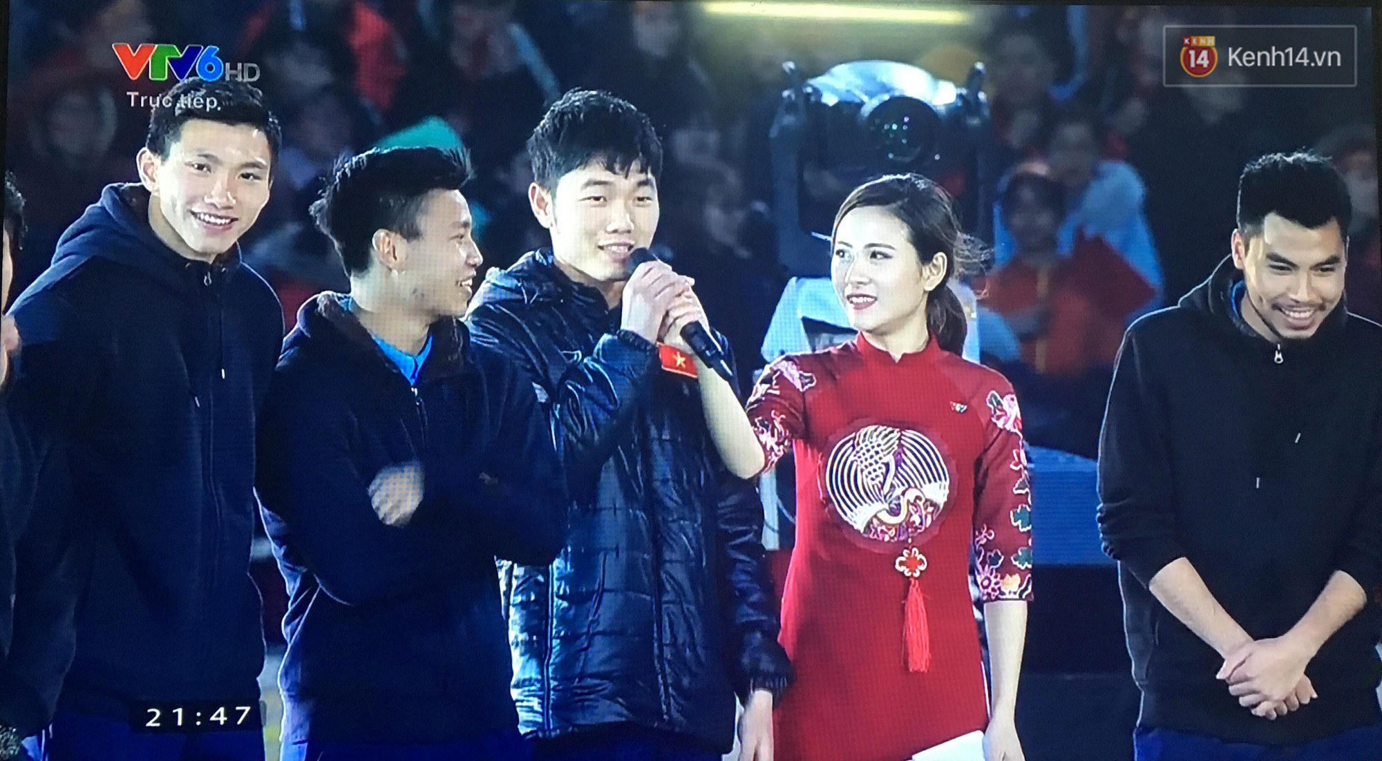 Những khoảnh khắc không góc chết của dàn cầu thủ cực phẩm U23 trong Gala vinh danh - Ảnh 11. Những khoảnh khắc không góc chết của dàn cầu thủ cực phẩm U23 trong Gala vinh danh - Ảnh 11.