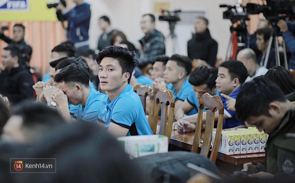 Ngoài Bùi Tiến Dũng, U23 Việt Nam còn có một thủ môn khác cực phẩm không kém - Ảnh 15. Ngoài Bùi Tiến Dũng, U23 Việt Nam còn có một thủ môn khác cực phẩm không kém - Ảnh 15.