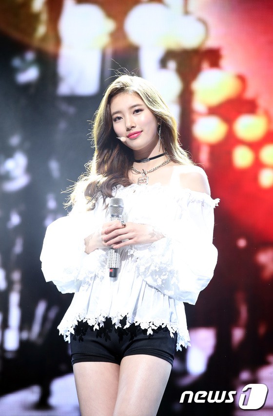 D&acirc;n t&igrave;nh n&aacute;o loạn khi Suzy đẹp đến mức kh&oacute; tin, ngả ngốn gợi t&igrave;nh tr&ecirc;n s&acirc;n khấu trở lại - Ảnh 17.