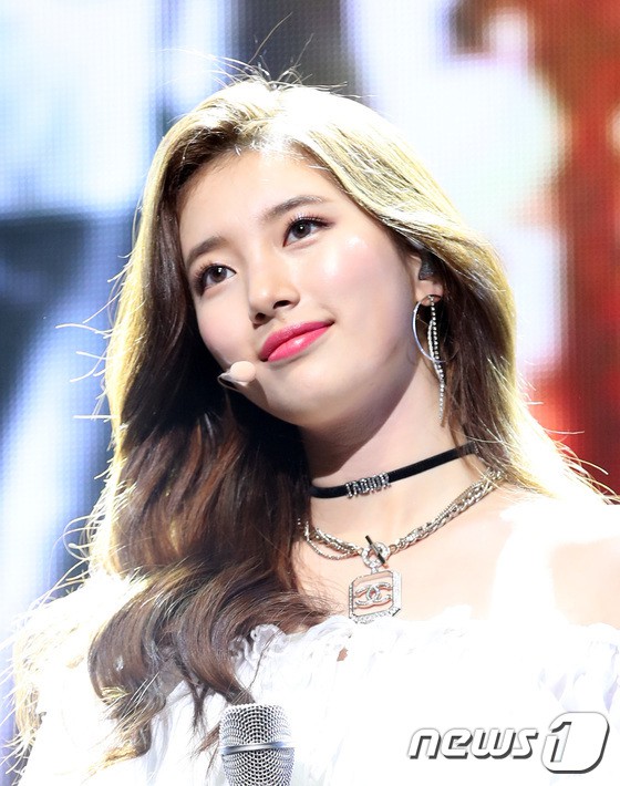D&acirc;n t&igrave;nh n&aacute;o loạn khi Suzy đẹp đến mức kh&oacute; tin, ngả ngốn gợi t&igrave;nh tr&ecirc;n s&acirc;n khấu trở lại - Ảnh 18.