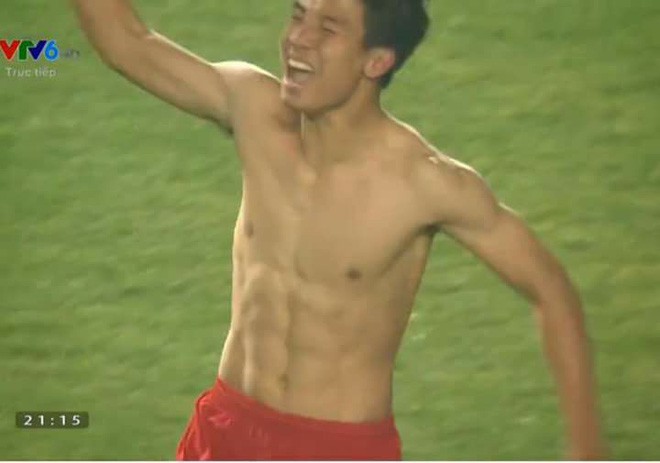 Bùi Tiến Dũng là một trong những trung vệ hàng đầu của bóng đá Việt Nam. Hãy xem hình ảnh này của anh ta để thấy được sự tài năng của cầu thủ này trên sân cỏ.