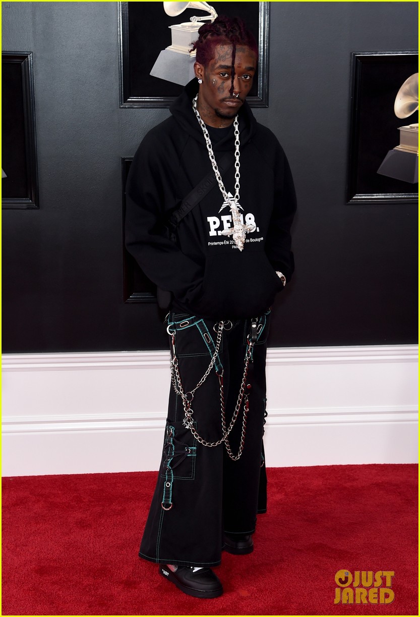 Thảm đỏ Grammy 2018: Loạt sao khoe sắc lộng lẫy với bông hồng trắng, loài hoa có một ý nghĩa đặc biệt - Ảnh 25.