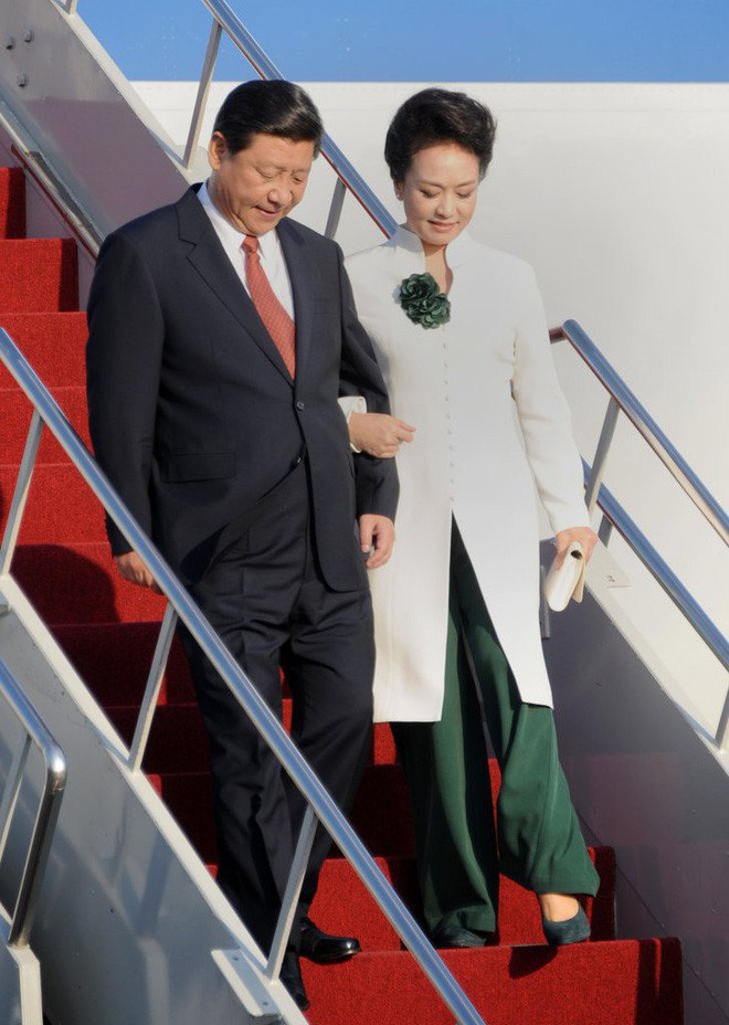 Phong cách thời trang của Phu nhân Trung Hoa cũng tinh tế, thanh lịch chẳng kém bất kỳ nhân vật Hoàng gia nào  - Ảnh 9.