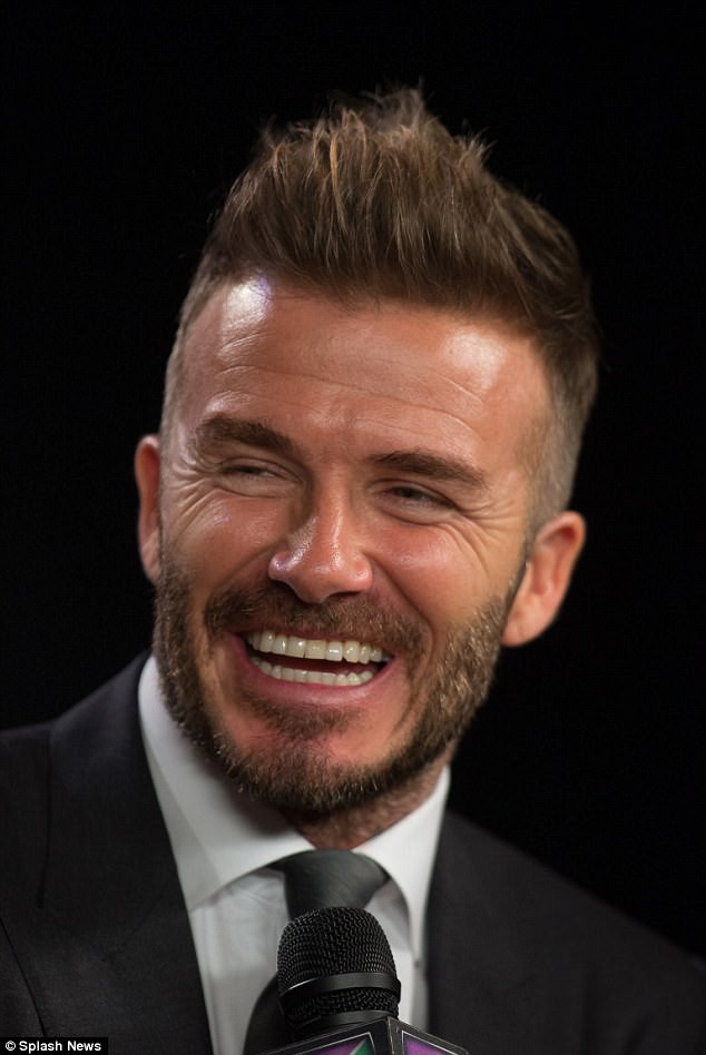 David Beckham chứng minh chỉ cần cắt bỏ mái tóc dài, các bạn nam sẽ phong độ và hấp dẫn hơn nhiều lần - Ảnh 6.