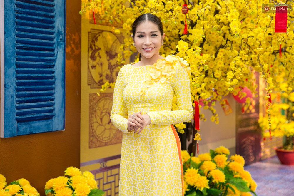 Hồ Ngọc Hà cùng dàn sao Việt xuất hiện rạng rỡ trong buổi ra mắt DVD nhạc xuân mừng Tết Nguyên đán 2018 - Ảnh 10. Hồ Ngọc Hà cùng dàn sao Việt xuất hiện rạng rỡ trong buổi ra mắt DVD nhạc xuân mừng Tết Nguyên đán 2018 - Ảnh 10.