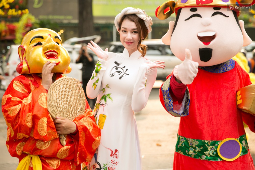 Hồ Ngọc Hà cùng dàn sao Việt xuất hiện rạng rỡ trong buổi ra mắt DVD nhạc xuân mừng Tết Nguyên đán 2018 - Ảnh 11. Hồ Ngọc Hà cùng dàn sao Việt xuất hiện rạng rỡ trong buổi ra mắt DVD nhạc xuân mừng Tết Nguyên đán 2018 - Ảnh 11.