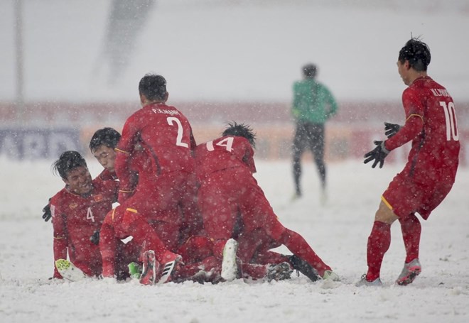 Tổng thống Uzbekistan đánh giá cao các cầu thủ U23 Việt Nam - Ảnh 1.