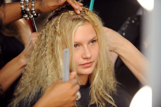 Hết nối, th&aacute;o rồi lại cắt t&oacute;c, đ&acirc;y ch&iacute;nh l&agrave; m&agrave;n makeover cực nhất Next Top Mỹ! - Ảnh 9.