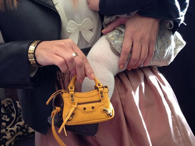 Cuộc sống thượng hạng của các con nhà Kardashian: 1 tuổi đã đeo kim cương, đi chơi khắp thế giới bằng phi cơ riêng - Ảnh 32.