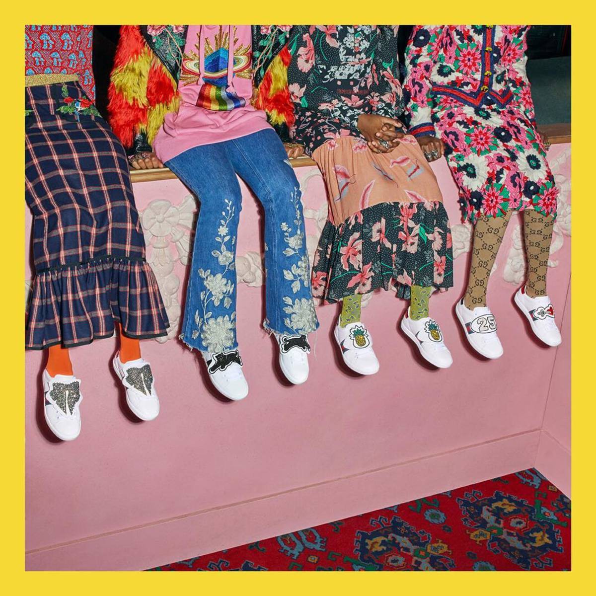 Gucci hay Balenciaga: Nhà mốt nào thống trị toàn cầu trong năm 2017 qua? - Ảnh 3. Gucci hay Balenciaga: Nhà mốt nào thống trị toàn cầu trong năm 2017 qua? - Ảnh 3.