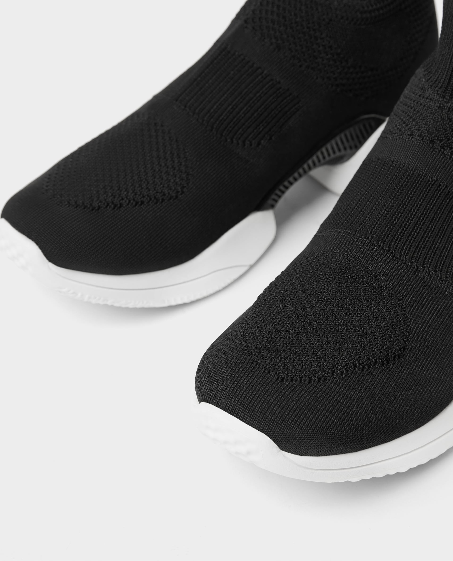 Mẫu sneakers mới nhất của Zara lại vướng nghi án đạo nhái Balenciaga và Rick Owens - Ảnh 10. Mẫu sneakers mới nhất của Zara lại vướng nghi án đạo nhái Balenciaga và Rick Owens - Ảnh 10.