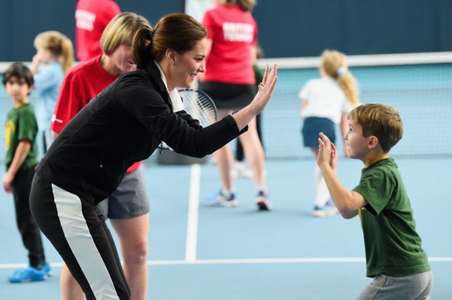 Những điểm chung thú vị trong cách nuôi dạy con của Công nương Diana và Kate Middleton - Ảnh 5.