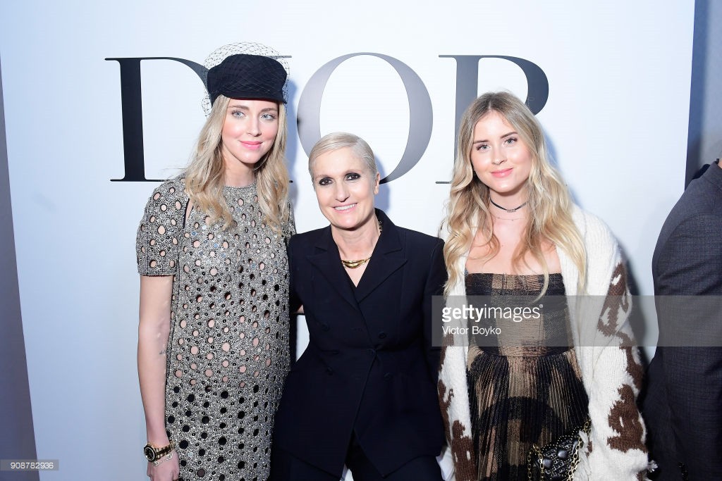 Dự show Dior, Song Hye Kyo may mà quá đẹp mới đỡ được style sến khó tả - Ảnh 10.