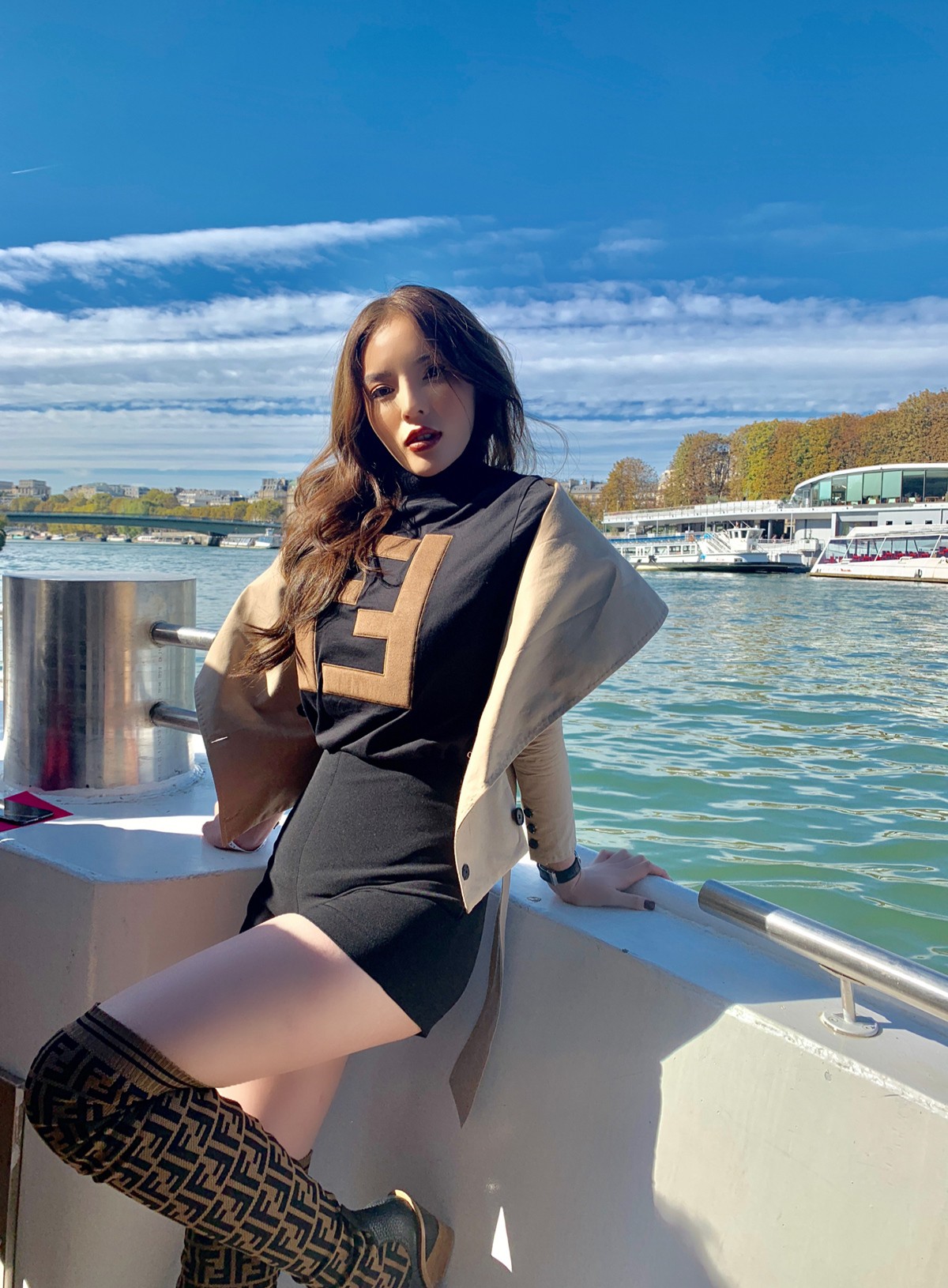 Không hổ danh là khách mời Việt duy nhất, Kỳ Duyên lên đồ "cool hết phần thiên hạ" tại show Le Défilé L’Oréal Paris 5 Kỳ Duyên ở Paris: Thần thái sang chảnh ngút ngàn tại show thời trang - Ảnh 5.