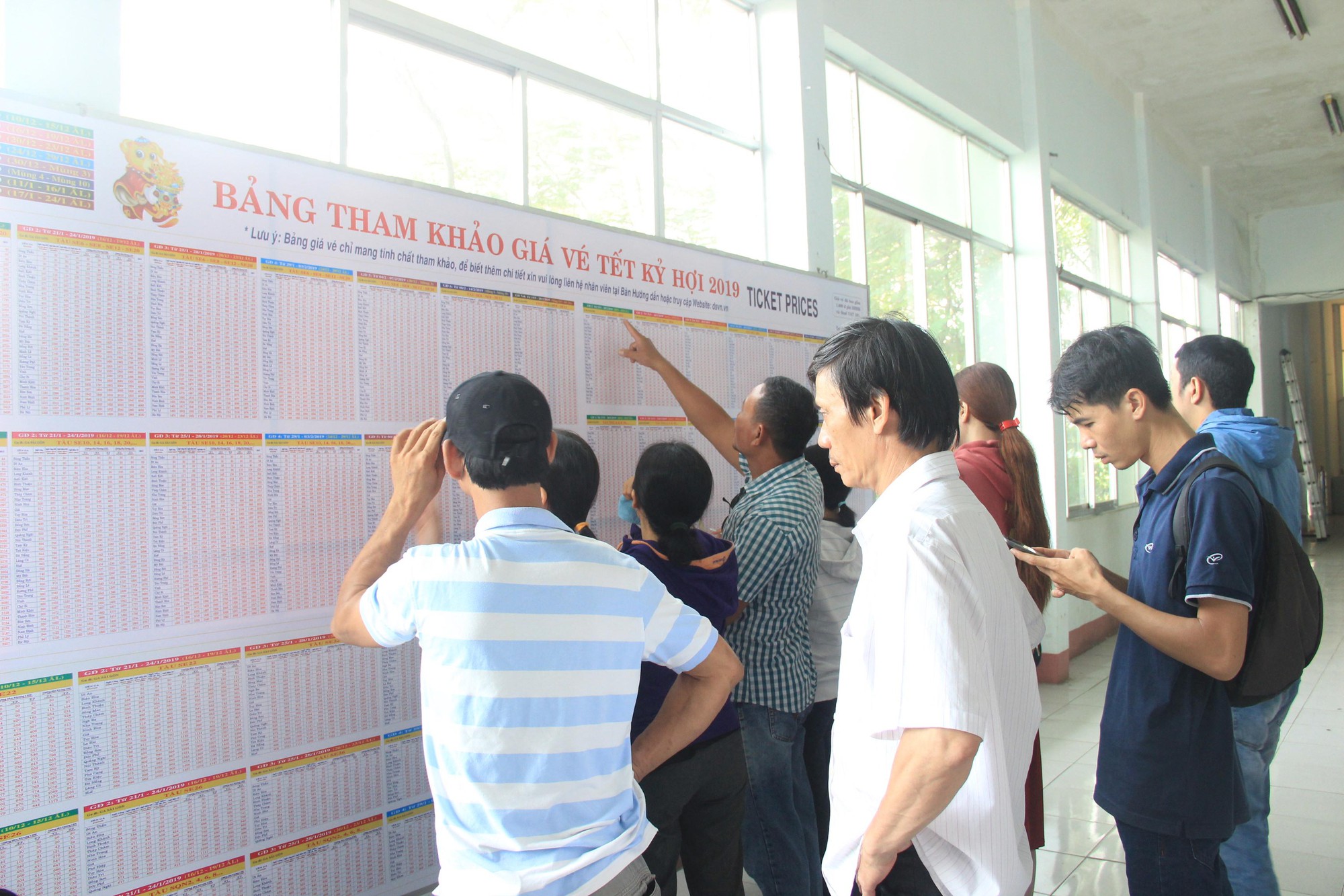 Ga Sài Gòn đã chính thức bán vé tàu Tết Kỷ Hợi 2019, khách ngồi nhà cũng nhận được vé - Ảnh 1. Ga Sài Gòn đã chính thức bán vé tàu Tết Kỷ Hợi 2019, khách ngồi nhà cũng nhận được vé - Ảnh 1.