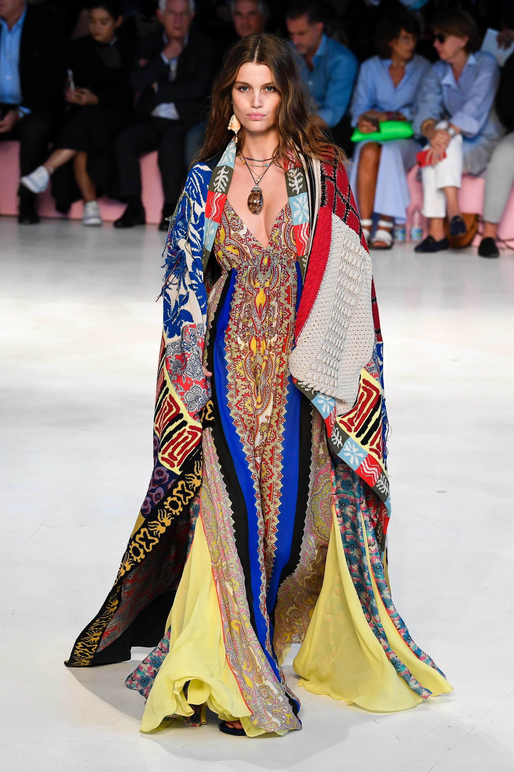 Bao nhiêu là lộng lẫy phù hoa đều đã hội tụ lại trong 6 BST "đỉnh" nhất Milan Fashion Week 55 Bao nhiêu là lộng lẫy phù hoa đều đã hội tụ lại trong 6 BST đỉnh nhất Milan Fashion Week - Ảnh 11.