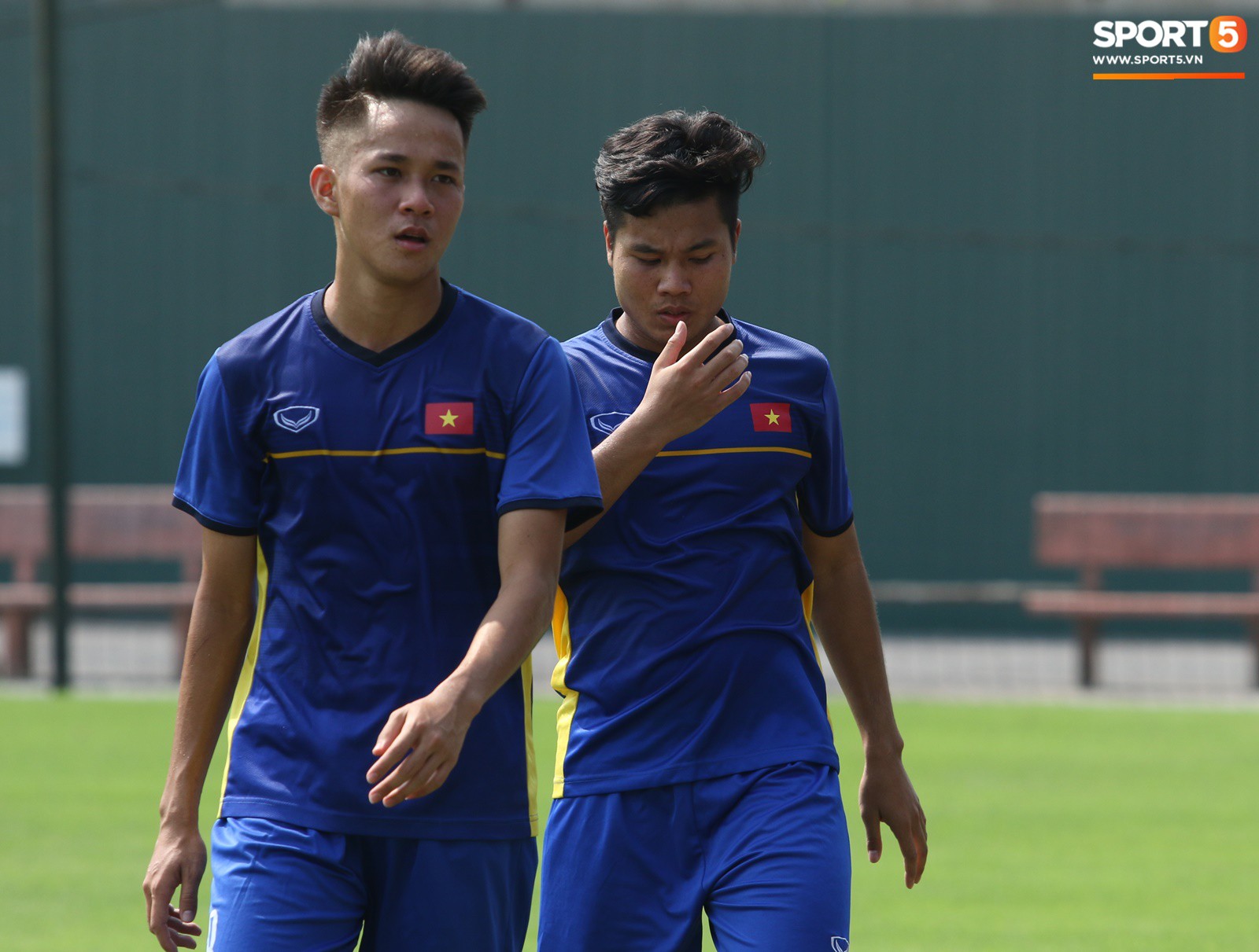 HLV Park Hang-seo xuất hiện bên cạnh trợ lý ngôn ngữ mới, cao ráo và sáng sủa chuẩn Hàn Quốc - Ảnh 5. HLV Park Hang-seo xuất hiện bên cạnh trợ lý ngôn ngữ mới, cao ráo và sáng sủa chuẩn Hàn Quốc - Ảnh 5.