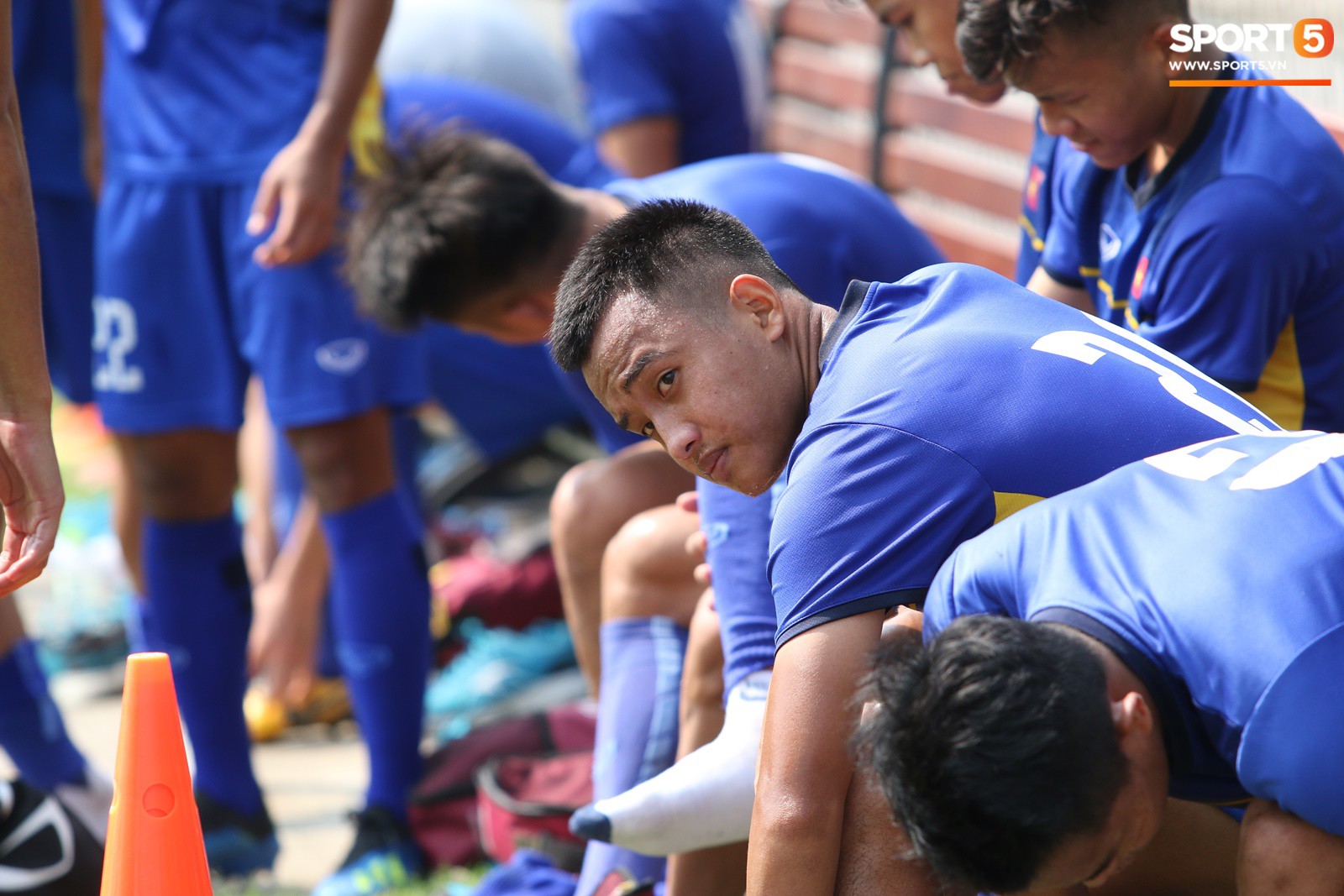 HLV Park Hang-seo xuất hiện bên cạnh trợ lý ngôn ngữ mới, cao ráo và sáng sủa chuẩn Hàn Quốc - Ảnh 7. HLV Park Hang-seo xuất hiện bên cạnh trợ lý ngôn ngữ mới, cao ráo và sáng sủa chuẩn Hàn Quốc - Ảnh 7.