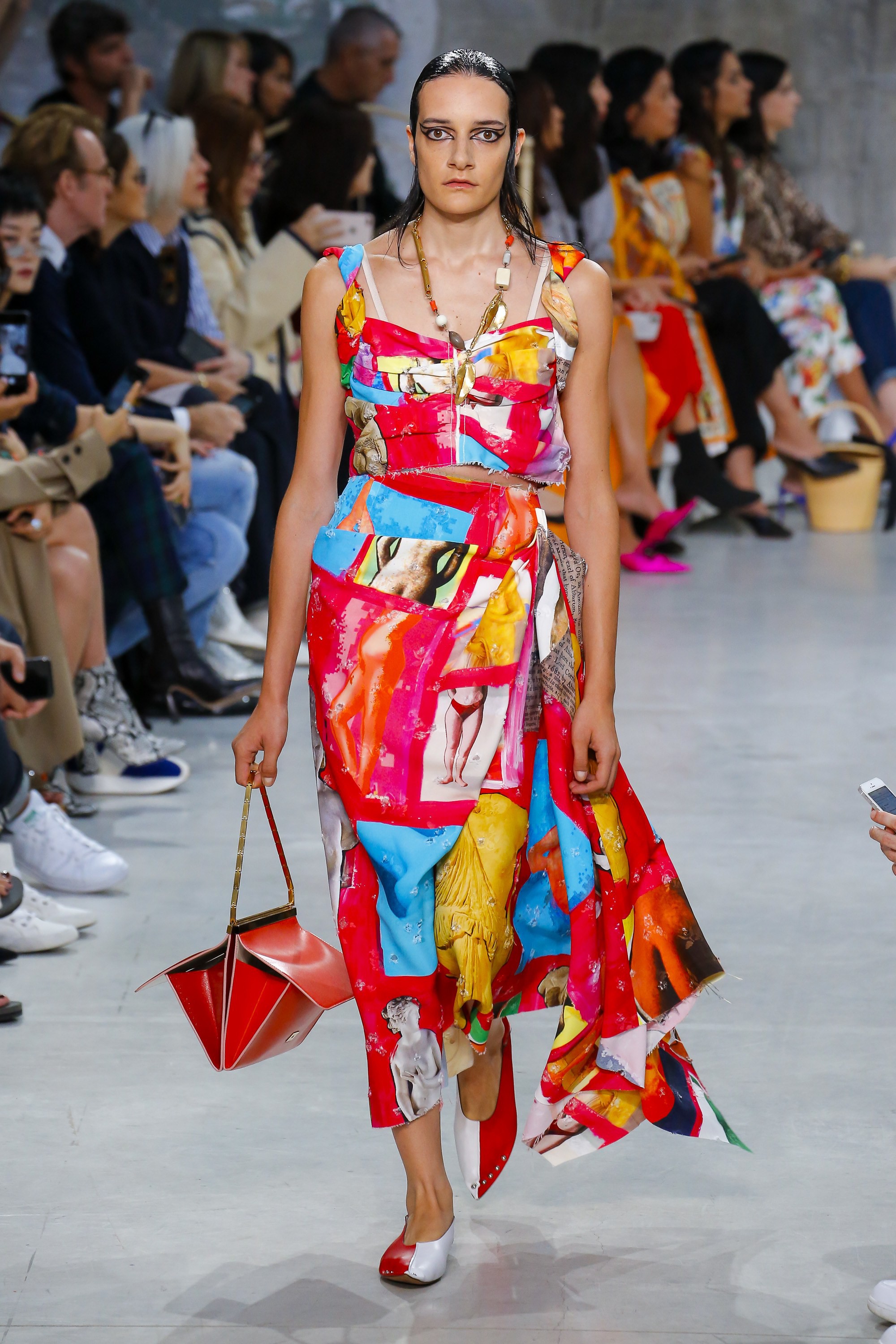 Bao nhiêu là lộng lẫy phù hoa đều đã hội tụ lại trong 6 BST "đỉnh" nhất Milan Fashion Week 45 Bao nhiêu là lộng lẫy phù hoa đều đã hội tụ lại trong 6 BST đỉnh nhất Milan Fashion Week - Ảnh 9.