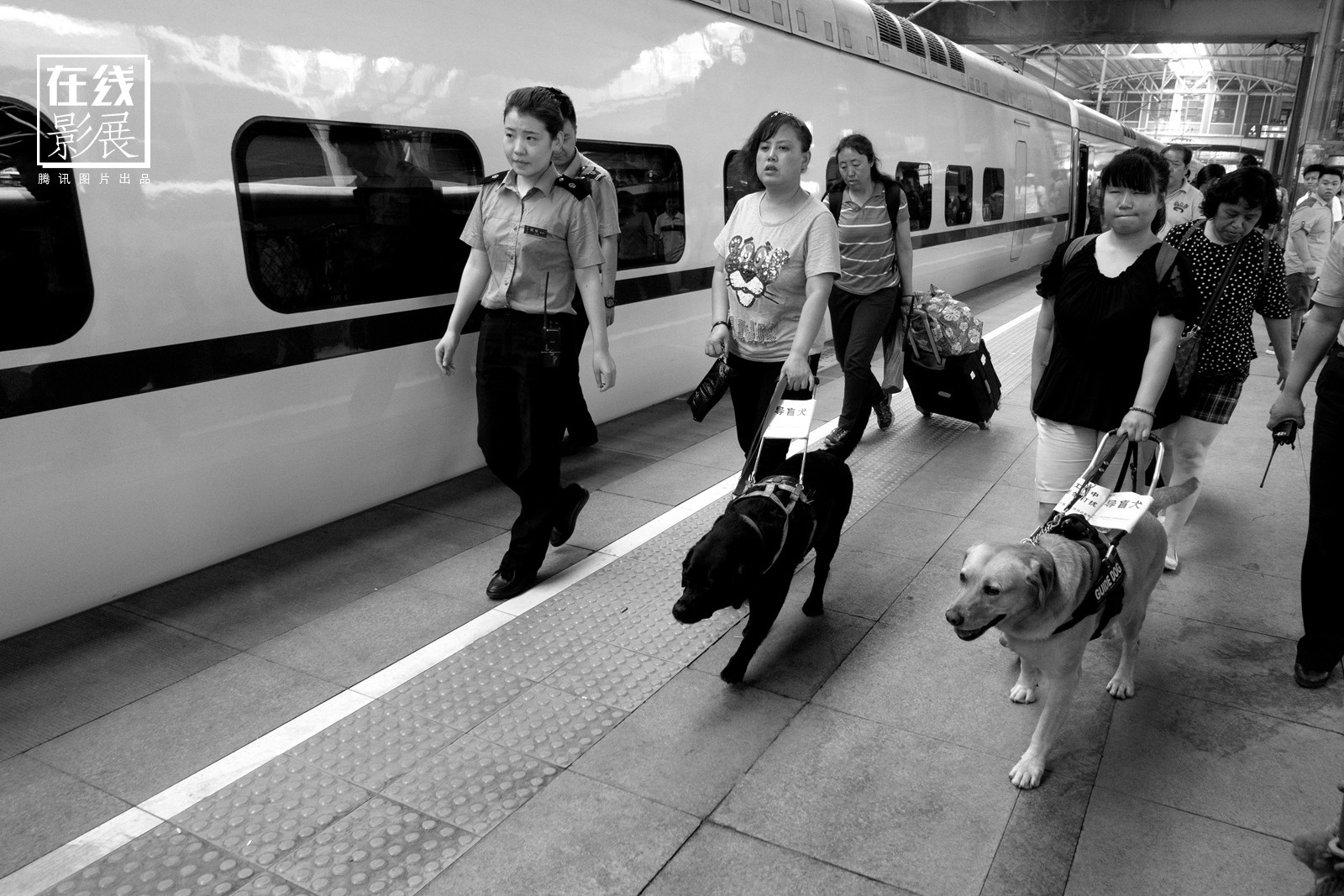 Dành 4 thập kỉ ghi lại hành trình trên những chuyến xe lửa, nhiếp ảnh gia Trung Quốc đem lại cho người xem những xúc cảm lạ thường - Ảnh 20.
