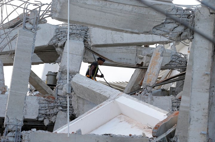 Toàn cảnh công tác cứu hộ trong thảm họa động đất sóng thần ở Indonesia - Ảnh 2.