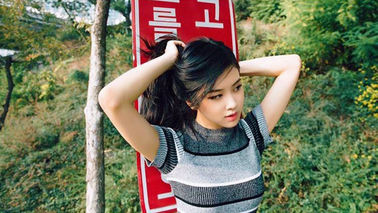 Cùng một kiểu váy kén dáng, Rosé (Black Pink) trông cuốn hút chẳng kém gì Kendall Jenner 5 Cũng có ngày, Rosé (Black Pink) bất ngờ áp đảo Kendall Jenner khi diện cùng một kiểu váy kén dáng - Ảnh 5.