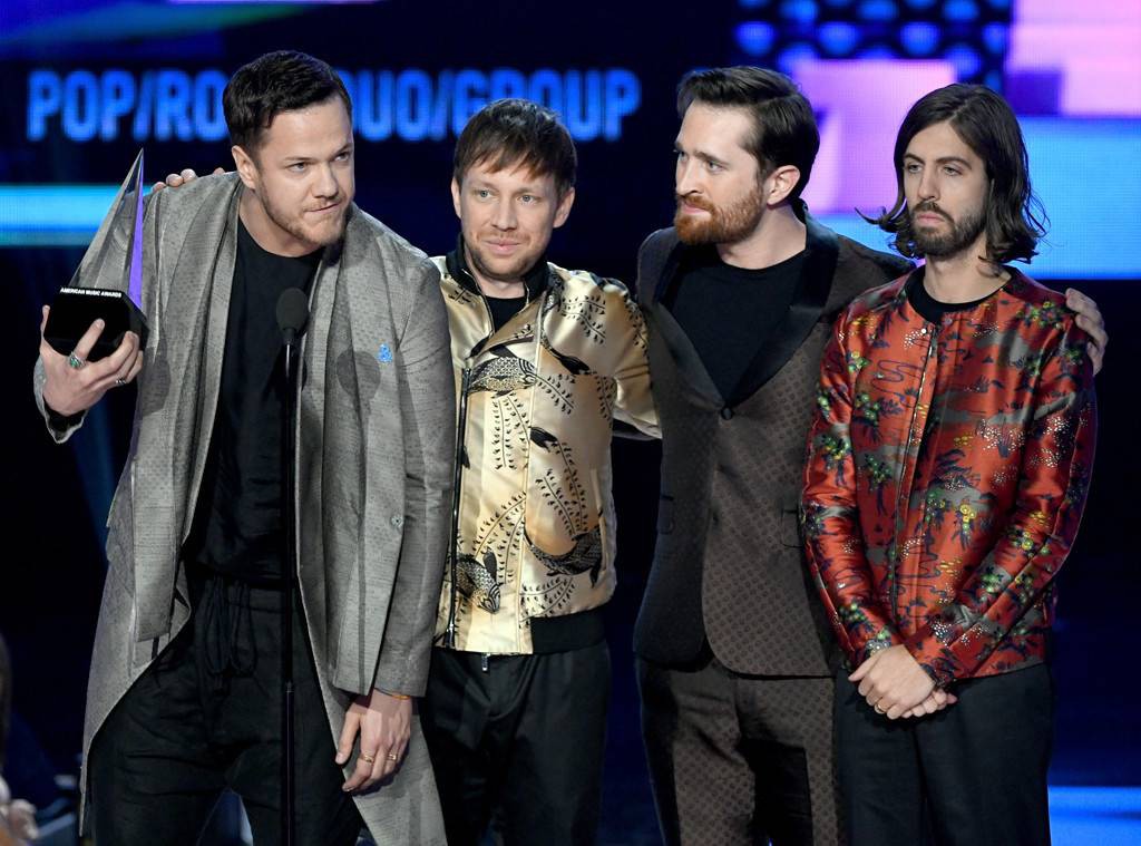 Ca khúc đạt No.1 tại Billboard Hot 100 của Maroon 5 và Cardi B liệu có tạo nên kỷ lục "hattrick" nhóm tại AMAs 2018? 2 Ca khúc đạt No.1 tại Billboard Hot 100 của Maroon 5 và Cardi B liệu có tạo nên kỷ lục hattrick nhóm tại AMAs 2018? - Ảnh 3.