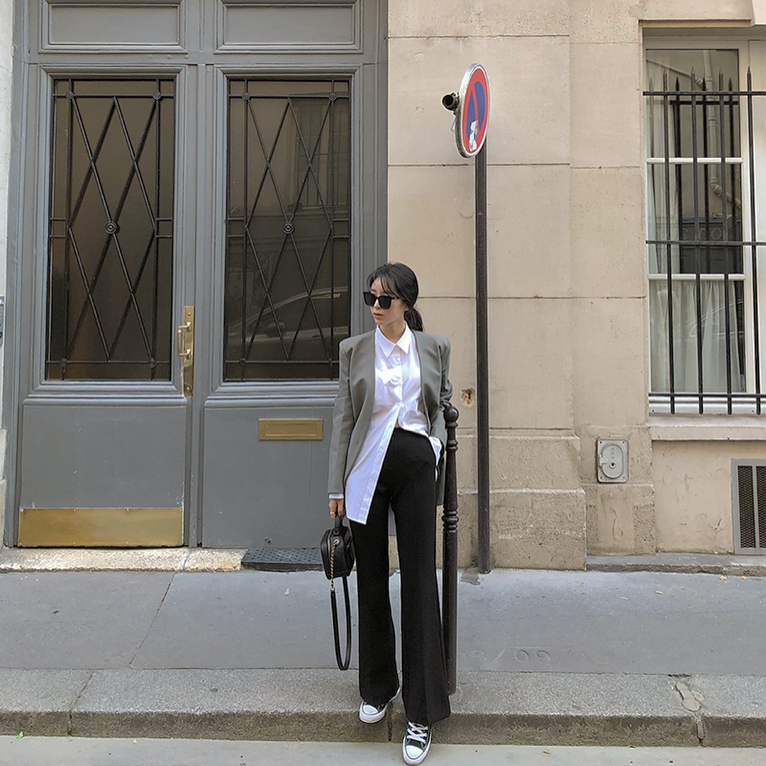 Sau cuộc càn quét từ mốt "giày của bố", đến lượt "blazer của bố" bắt đầu lên ngôi 6 Sau cuộc càn quét từ mốt giày của bố, đến lượt blazer của bố bắt đầu lên ngôi - Ảnh 2.