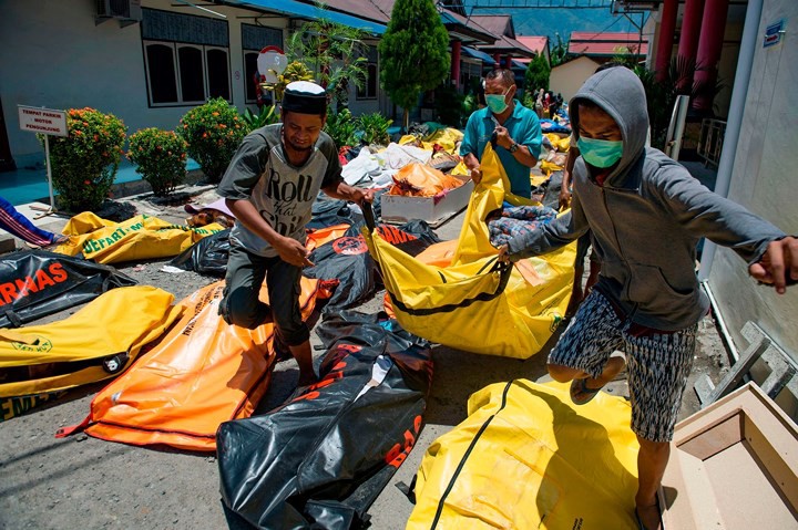 Toàn cảnh công tác cứu hộ trong thảm họa động đất sóng thần ở Indonesia - Ảnh 4.