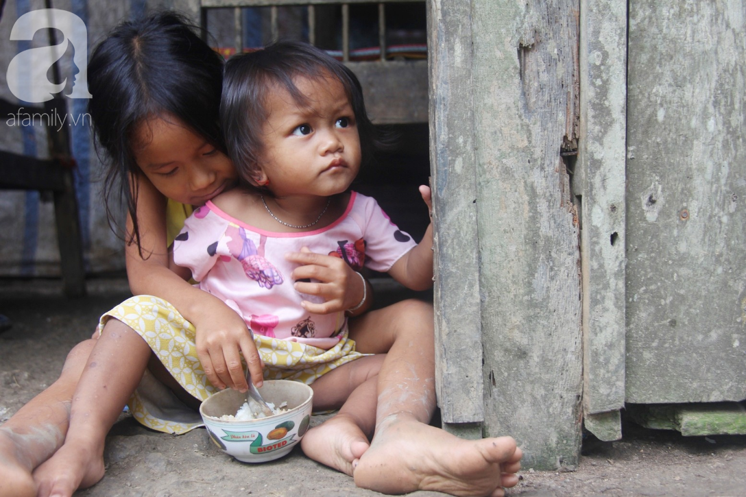 Hai lần đẻ rớt tại nhà, 4 đứa trẻ đói ăn bên người mẹ bầu 8 tháng không thể mượn được 500 ngàn để đi bệnh viện - Ảnh 6. Hai lần đẻ rớt tại nhà, 4 đứa trẻ đói ăn bên người mẹ bầu 8 tháng không thể mượn được 500 ngàn để đi bệnh viện - Ảnh 6.
