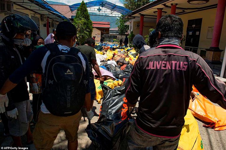 Toàn cảnh công tác cứu hộ trong thảm họa động đất sóng thần ở Indonesia - Ảnh 10.