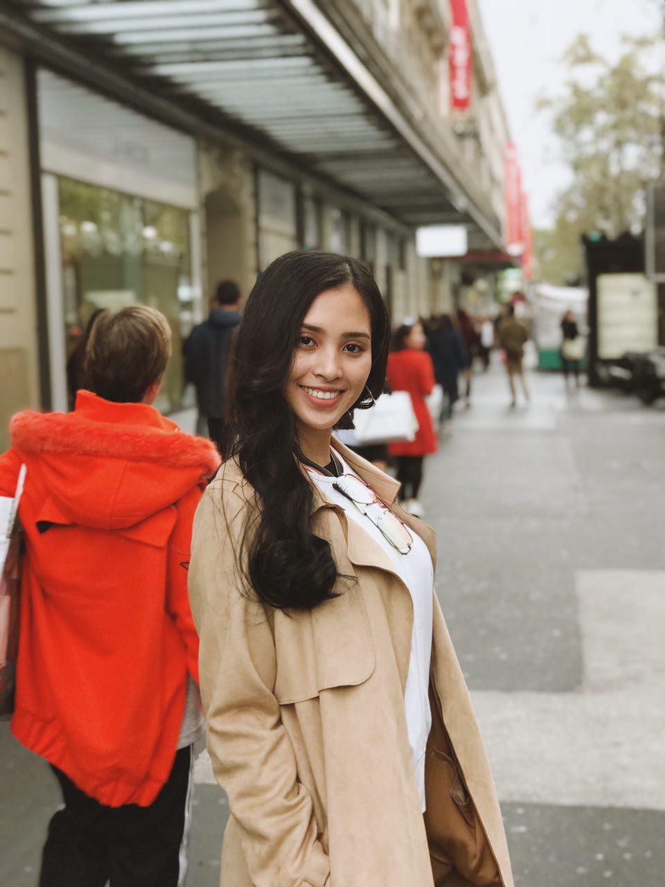 Trước thềm sự kiện ra mắt ô tô VINFAST, Hoa hậu Tiểu Vy diện đồ giản dị, hào hứng khám phá Paris - Ảnh 8. Trước thềm sự kiện ra mắt ô tô VINFAST, Hoa hậu Tiểu Vy diện đồ giản dị, hào hứng khám phá Paris - Ảnh 8.