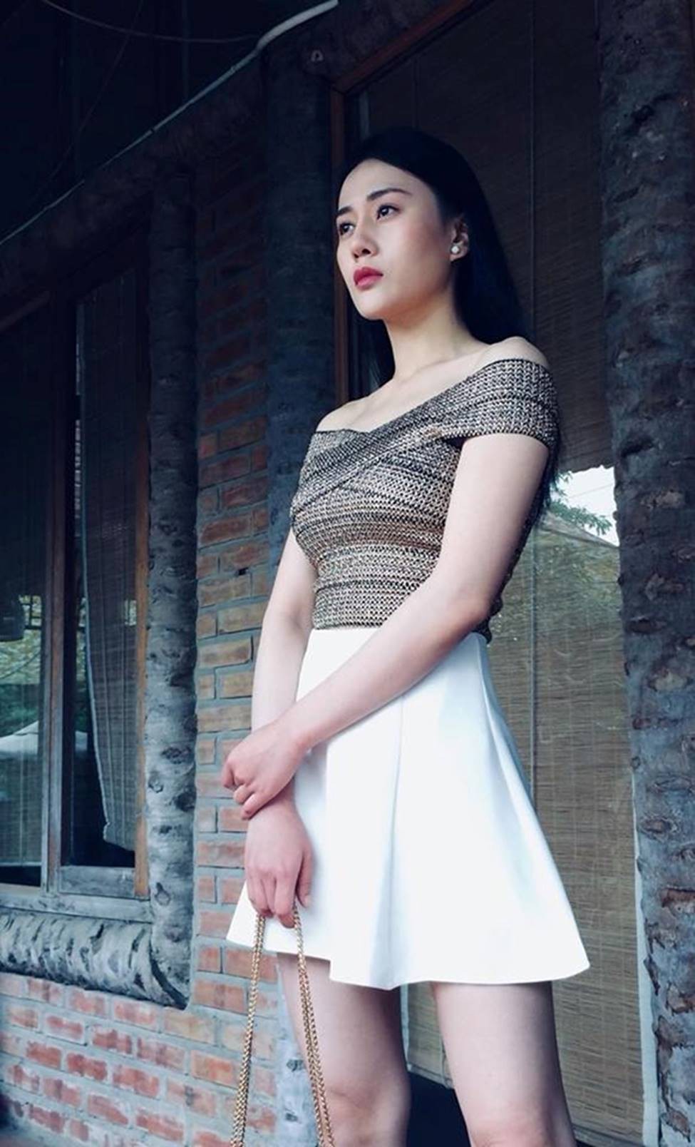 Nhờ Quỳnh Búp Bê mà các shop online đắt hàng, thi nhau đăng bán mẫu áo “hot hit” này - Ảnh 1.