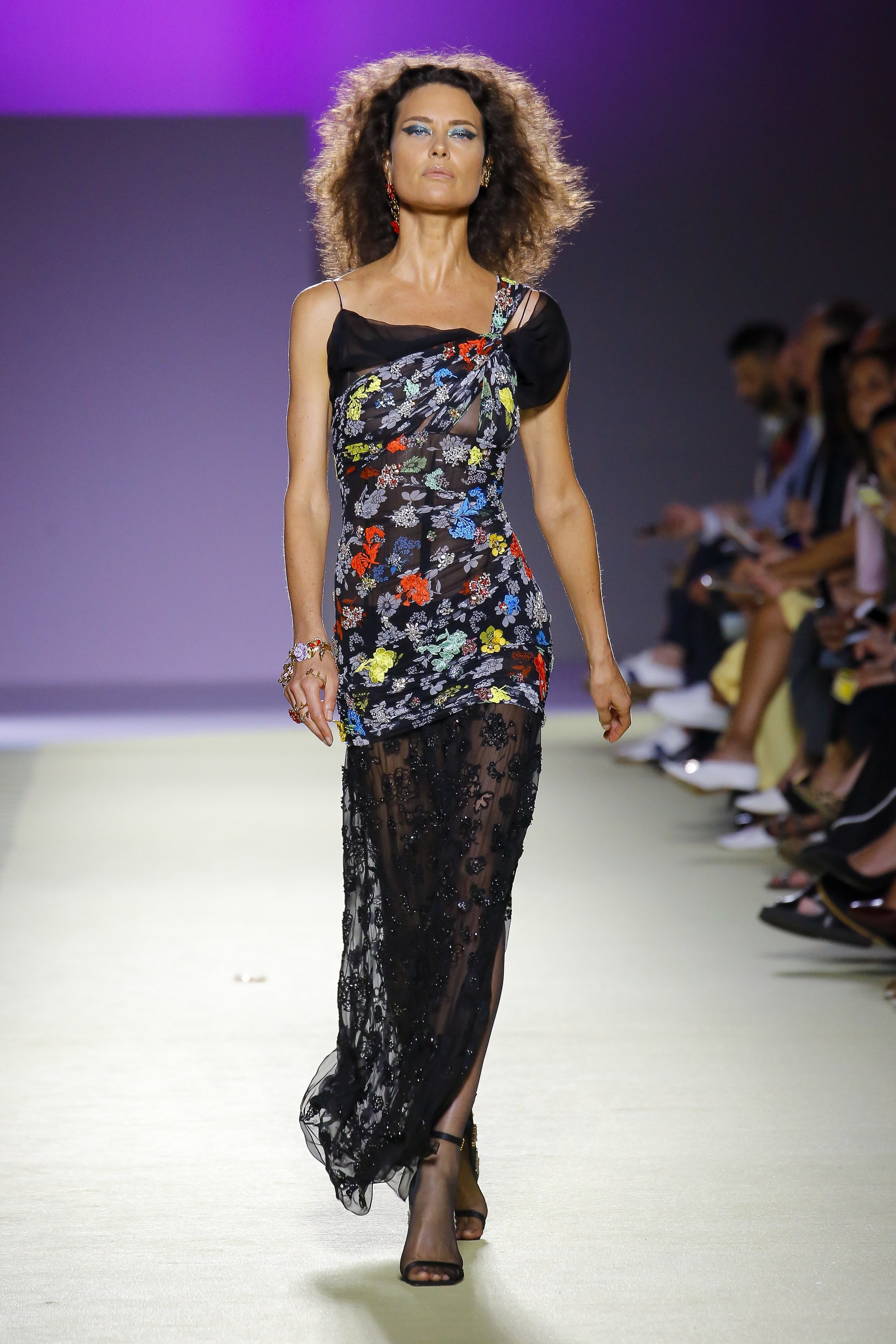 Bao nhiêu là lộng lẫy phù hoa đều đã hội tụ lại trong 6 BST "đỉnh" nhất Milan Fashion Week 17 Bao nhiêu là lộng lẫy phù hoa đều đã hội tụ lại trong 6 BST đỉnh nhất Milan Fashion Week - Ảnh 3.