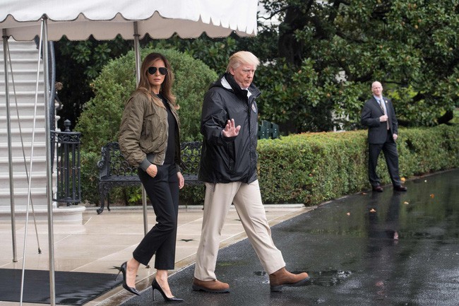 Những lần bà Melania Trump bị chỉ trích đã chứng minh: Mặc đẹp thôi chưa đủ, trang phục còn cần phải hợp hoàn cảnh nữa - Ảnh 1.