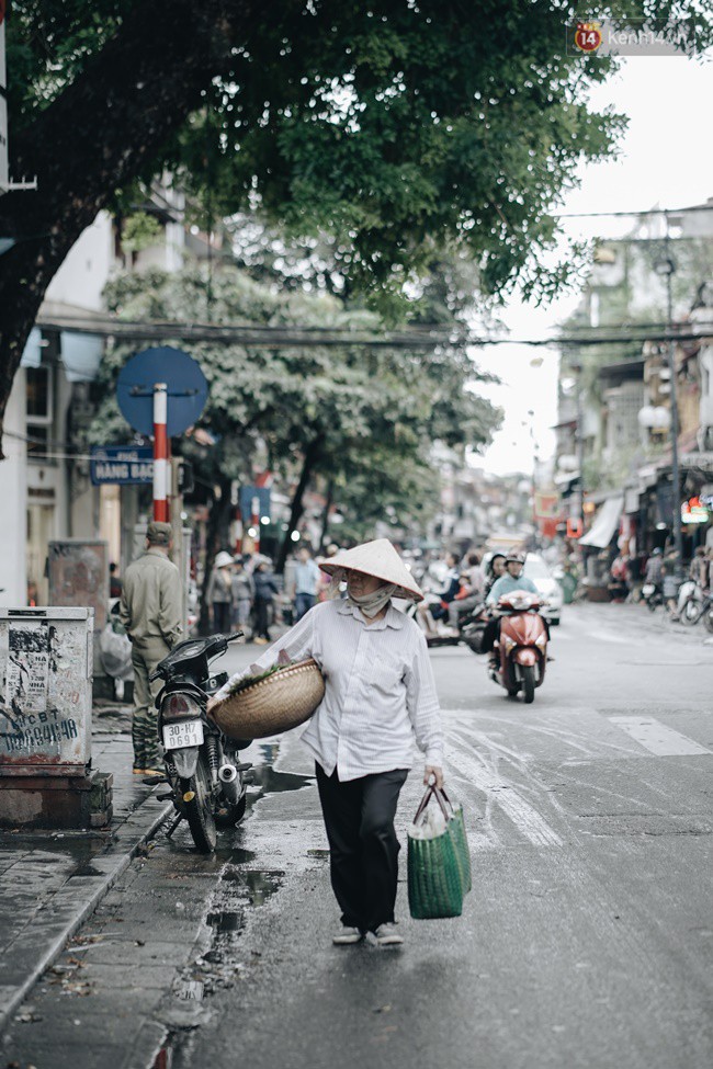 Chùm ảnh: Hà Nội đã có ngày đầu tiên đón gió lạnh đầu mùa thực sự! - Ảnh 8.