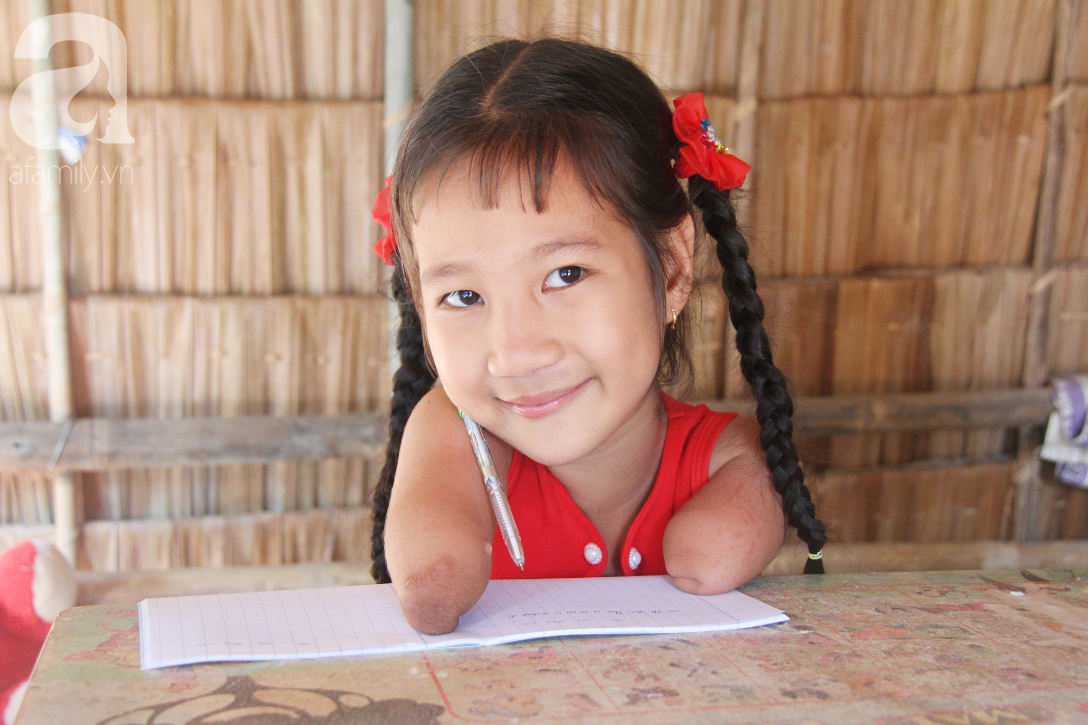 Bố mất, mẹ bỏ đi lấy chồng, bé gái 8 tuổi ngây ngô hỏi: Ngoại ơi, sao mẹ sinh con ra cụt tay cụt chân vậy ạ - Ảnh 14. Bố mất, mẹ bỏ đi lấy chồng, bé gái 8 tuổi ngây ngô hỏi: Ngoại ơi, sao mẹ sinh con ra cụt tay cụt chân vậy ạ - Ảnh 14.